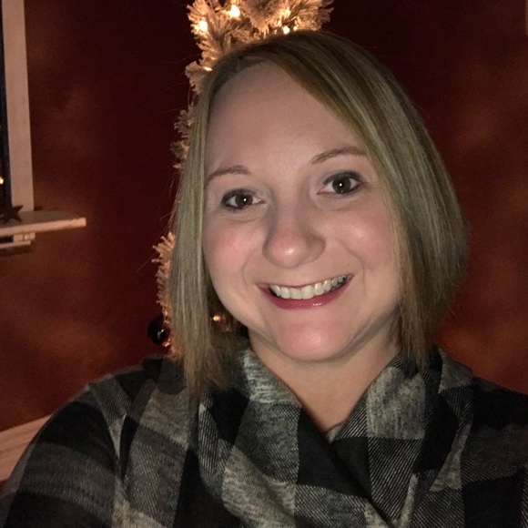 Meet your Posher, Kelli - Picture 1 of 1